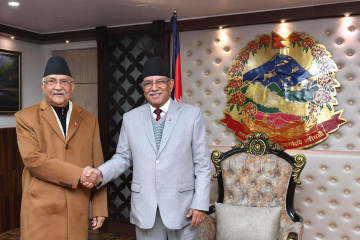 दाहाल भेट्न बिहानै बालुवाटार पुगे ओली